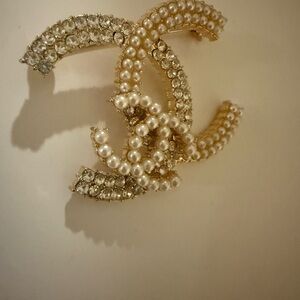 Elegant Pearl and Crystal Brooch